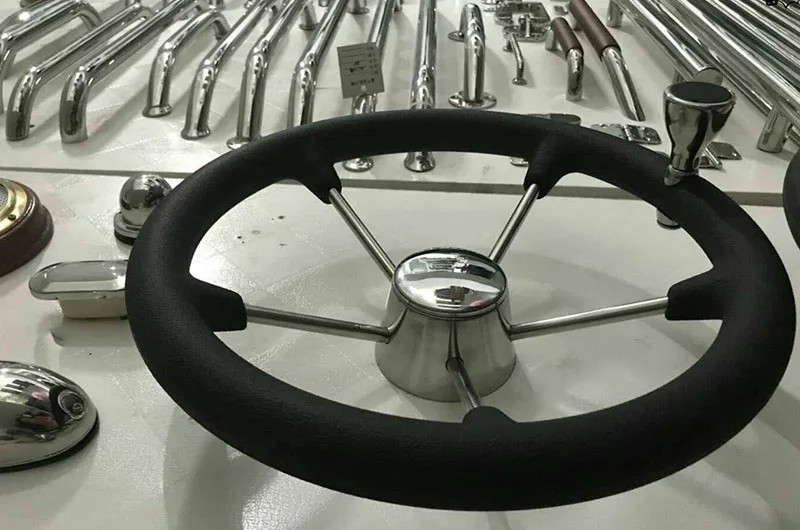 How do you install a Marine steering wheel？